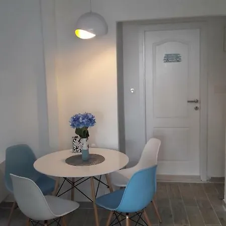 Antony アパート ドルヴェニク