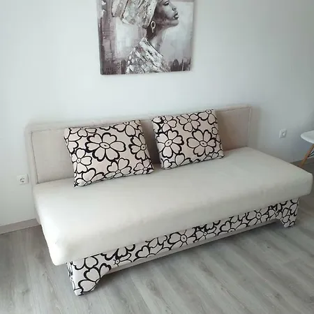 Antony アパート ドルヴェニク